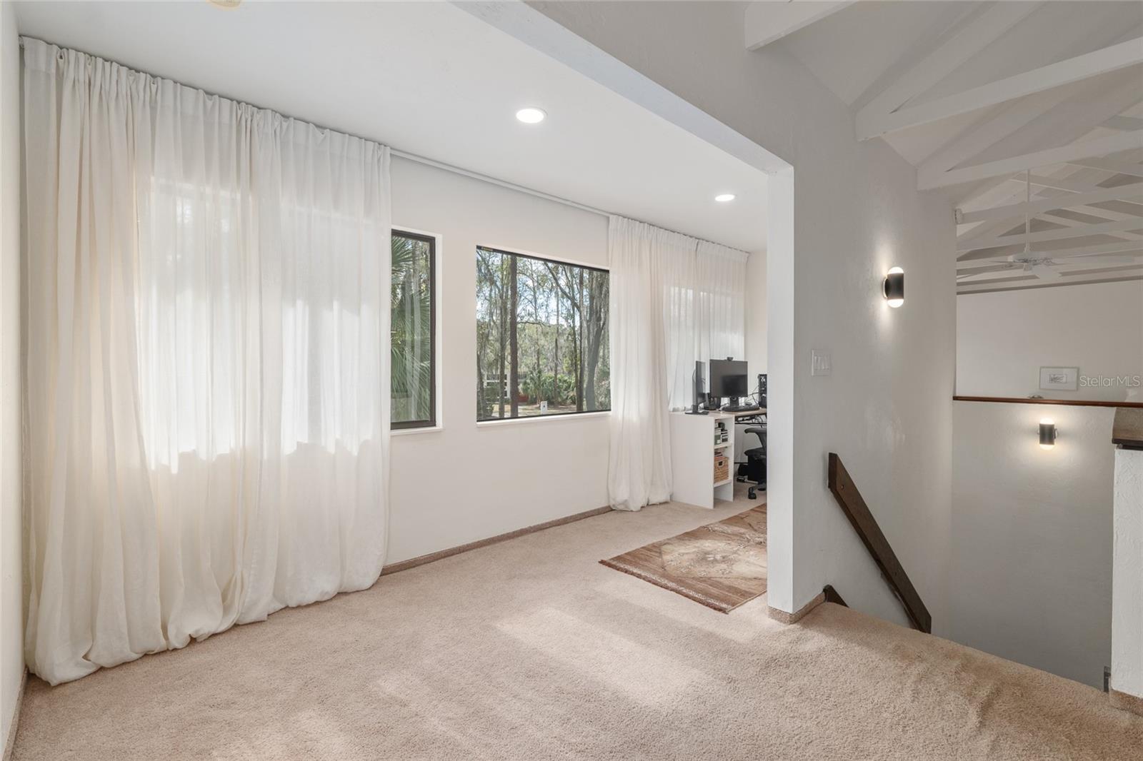 COUNTRY CLUB MANOR - Residential