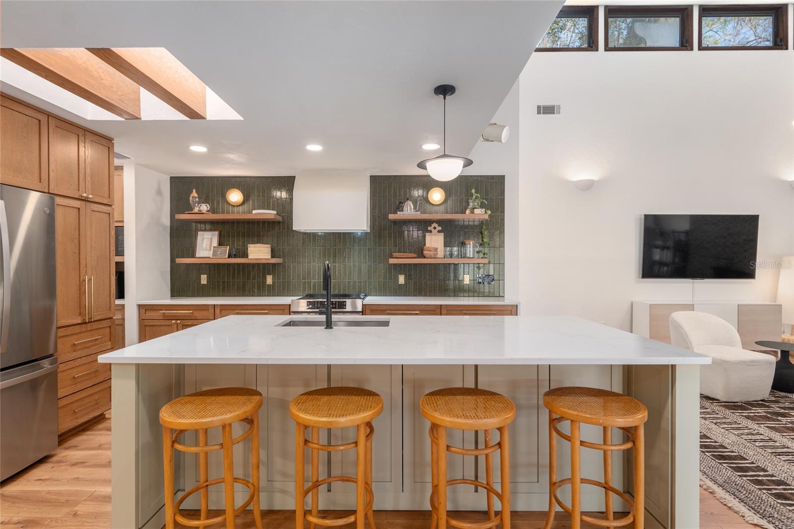 COUNTRY CLUB MANOR - Residential