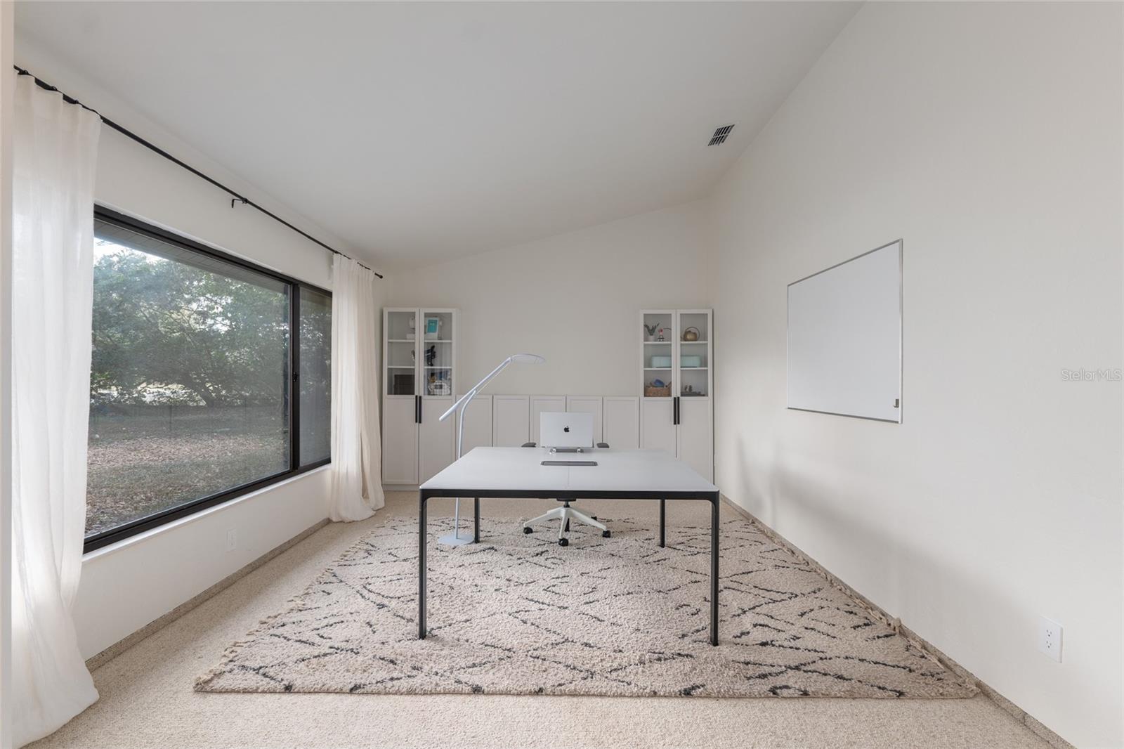 COUNTRY CLUB MANOR - Residential