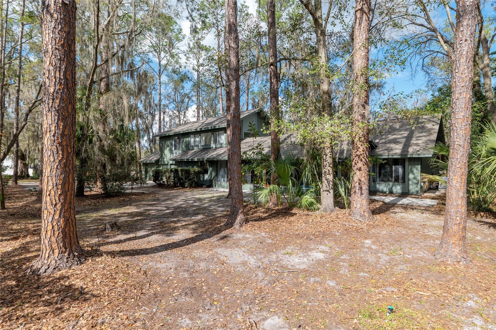 COUNTRY CLUB MANOR - Residential