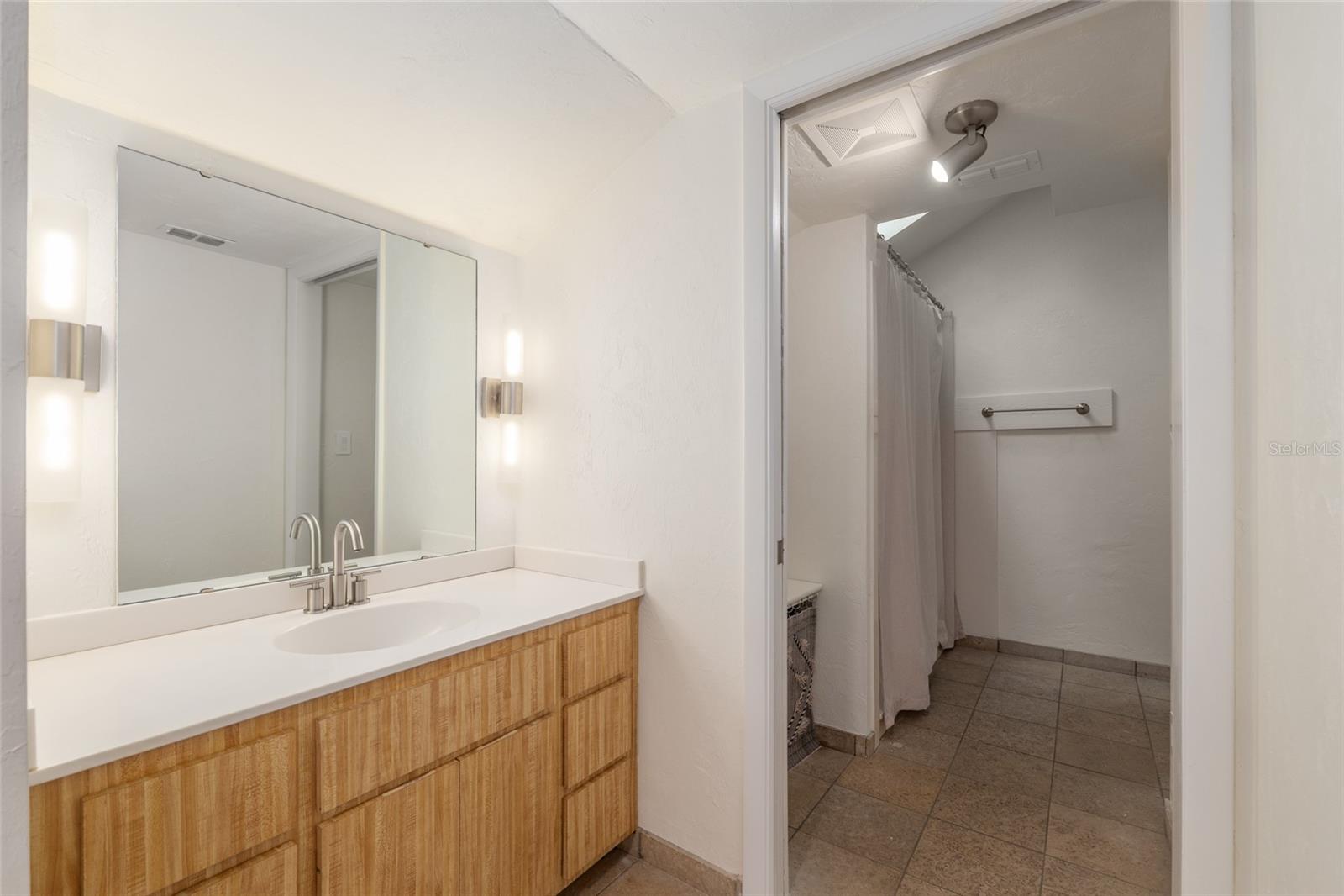 COUNTRY CLUB MANOR - Residential