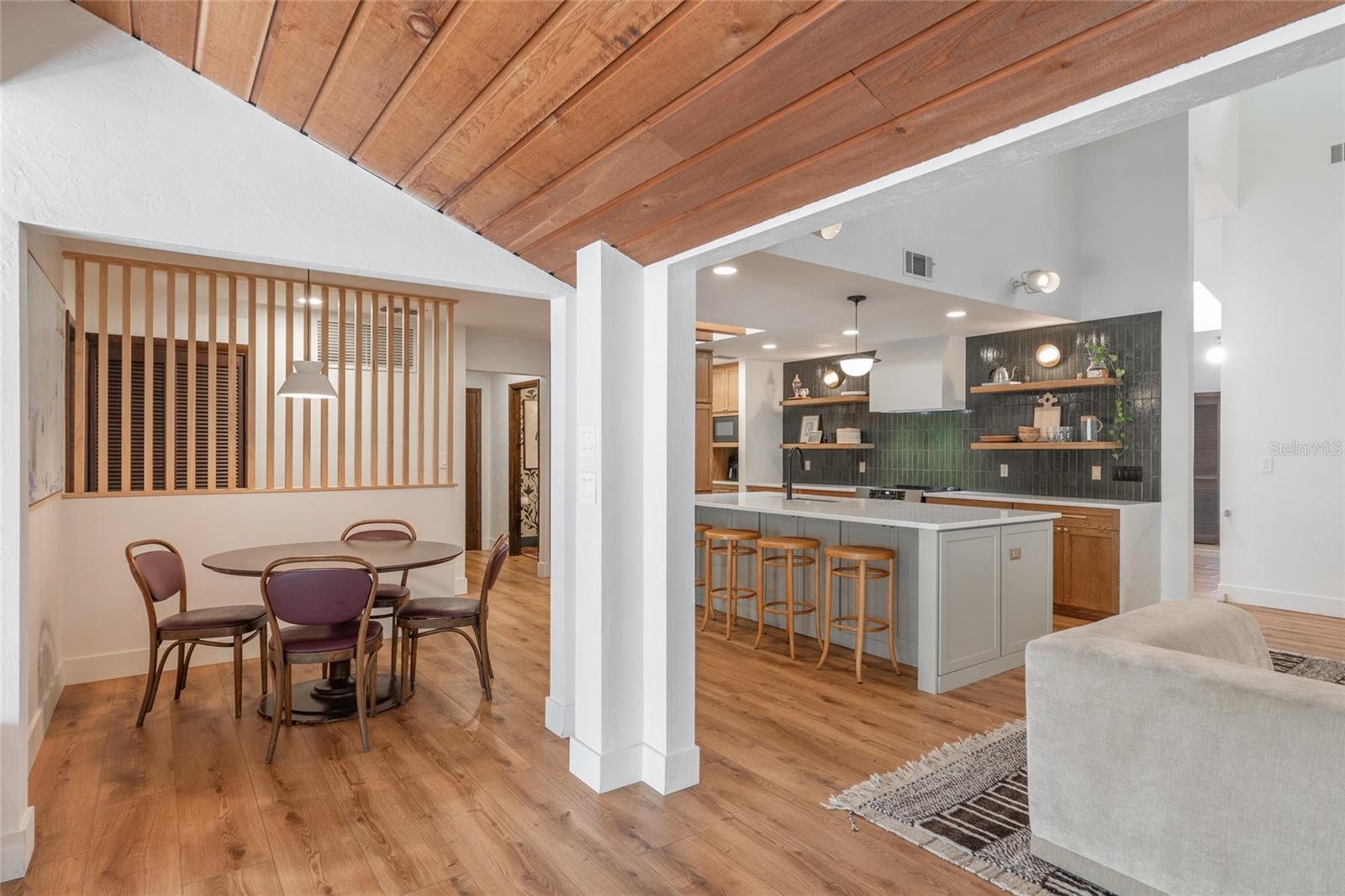 COUNTRY CLUB MANOR - Residential