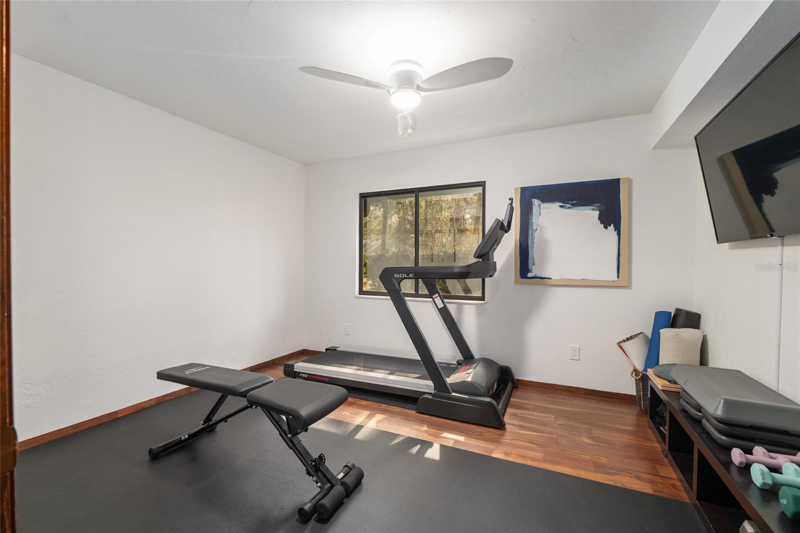 COUNTRY CLUB MANOR - Residential