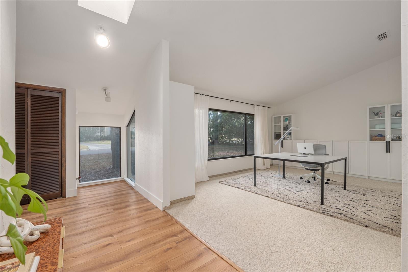 COUNTRY CLUB MANOR - Residential