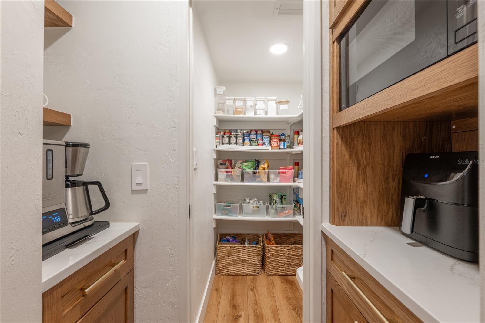 COUNTRY CLUB MANOR - Residential