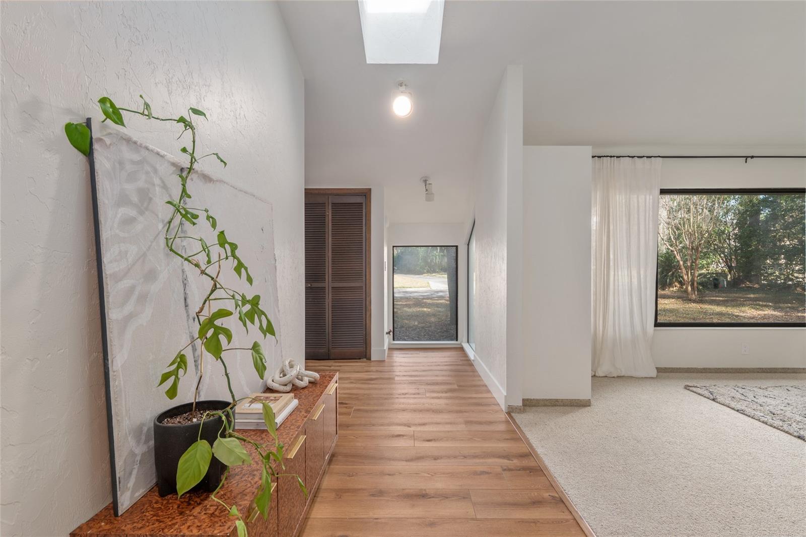 COUNTRY CLUB MANOR - Residential