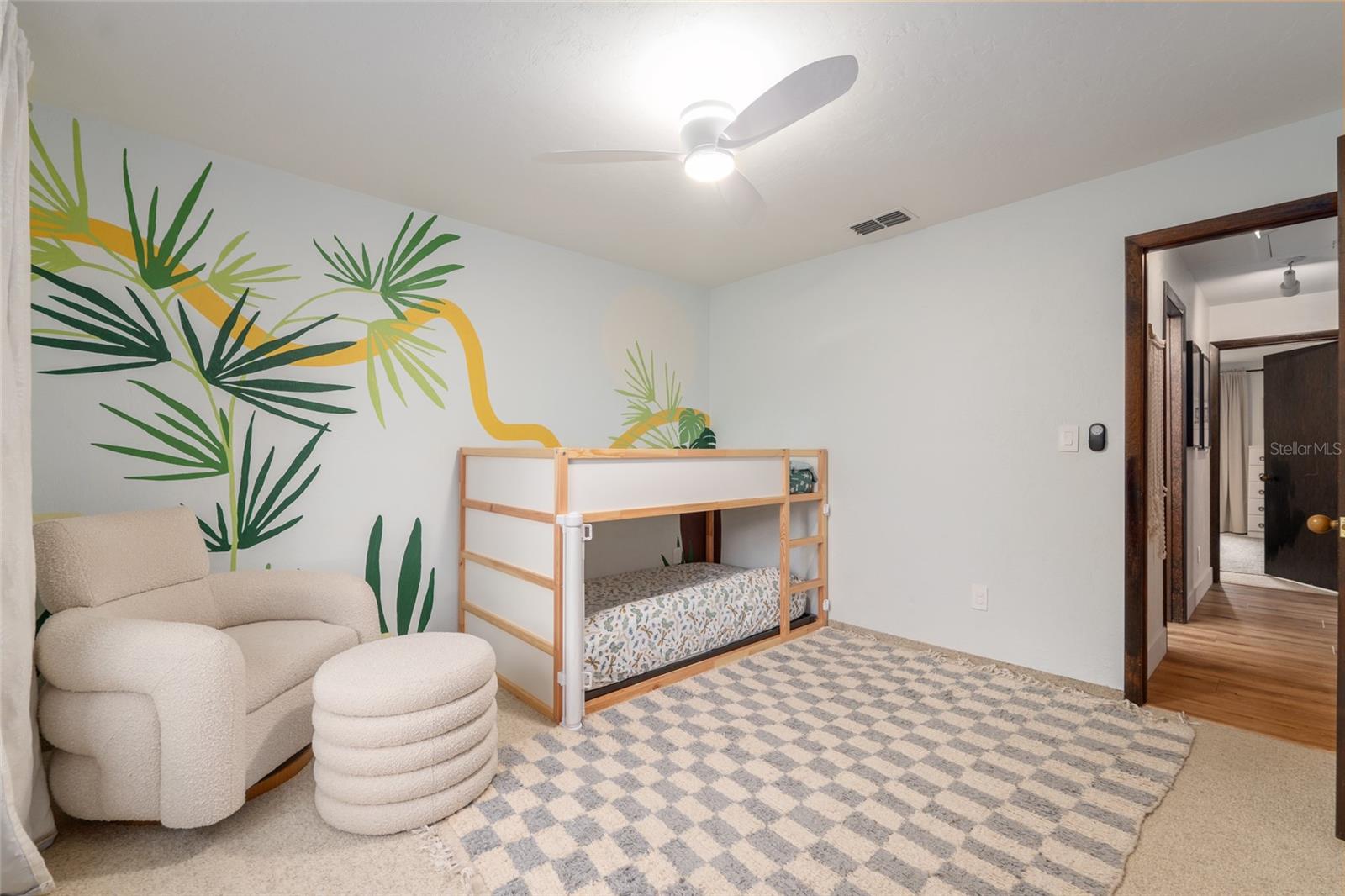 COUNTRY CLUB MANOR - Residential