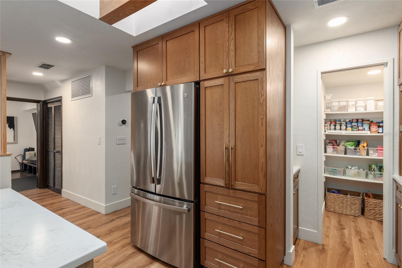 COUNTRY CLUB MANOR - Residential