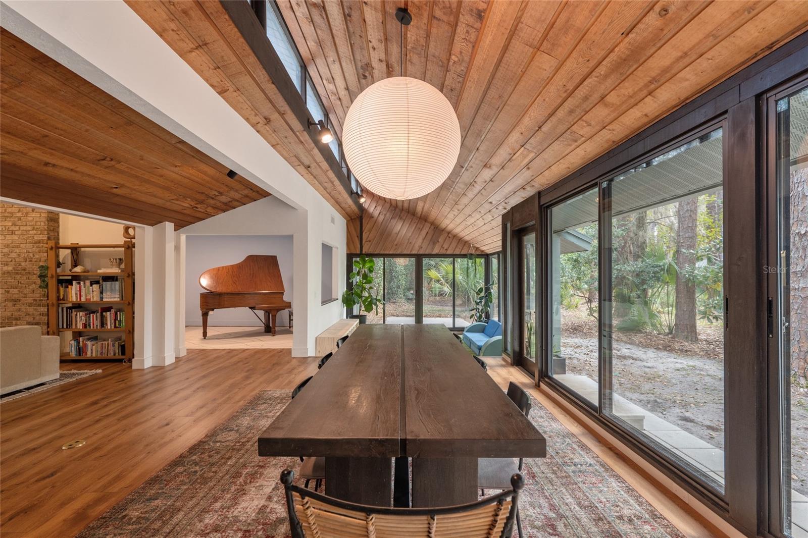 COUNTRY CLUB MANOR - Residential