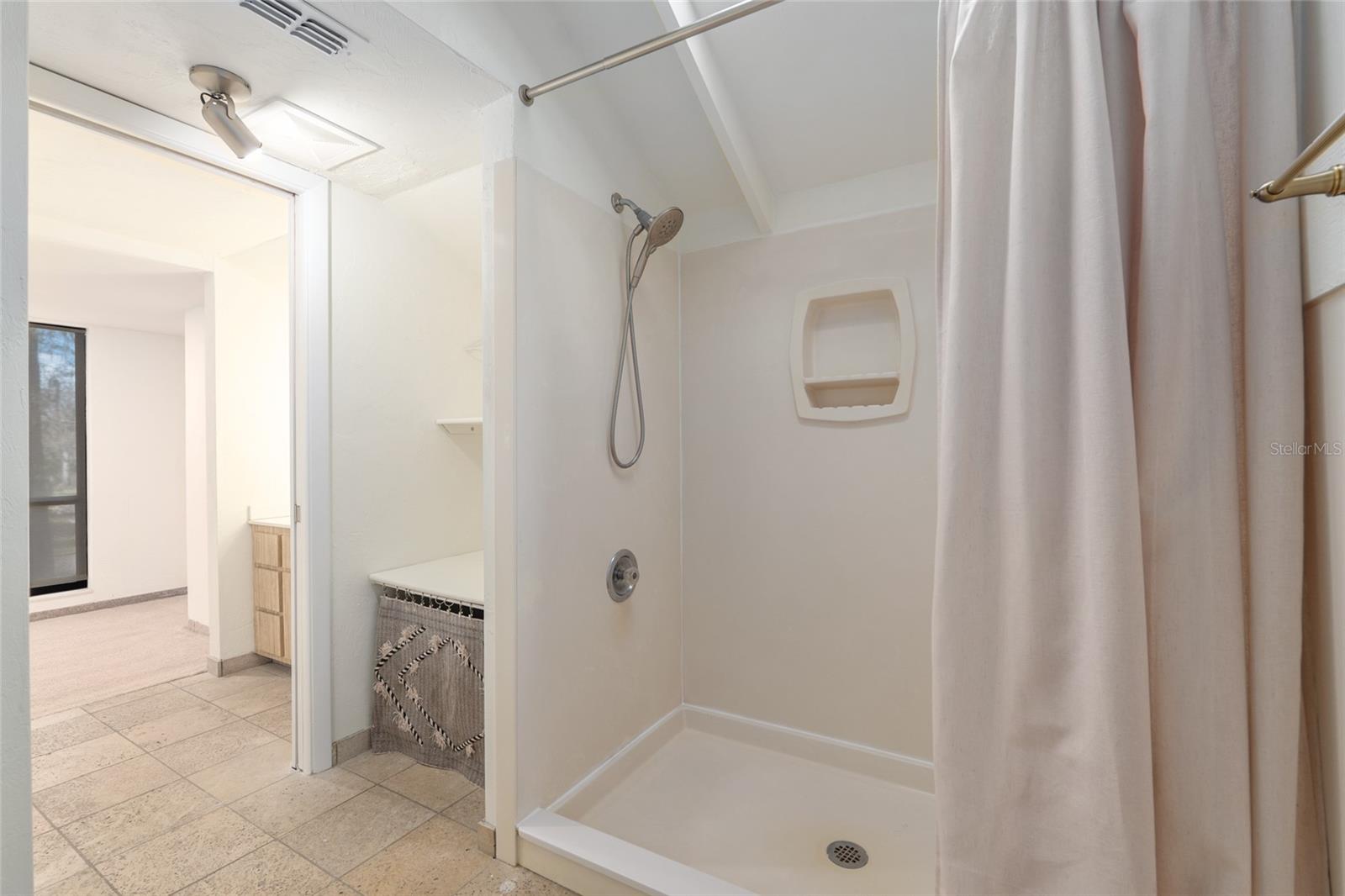 COUNTRY CLUB MANOR - Residential