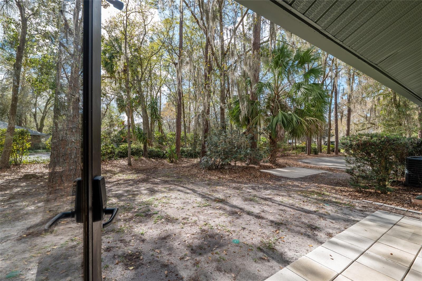 COUNTRY CLUB MANOR - Residential