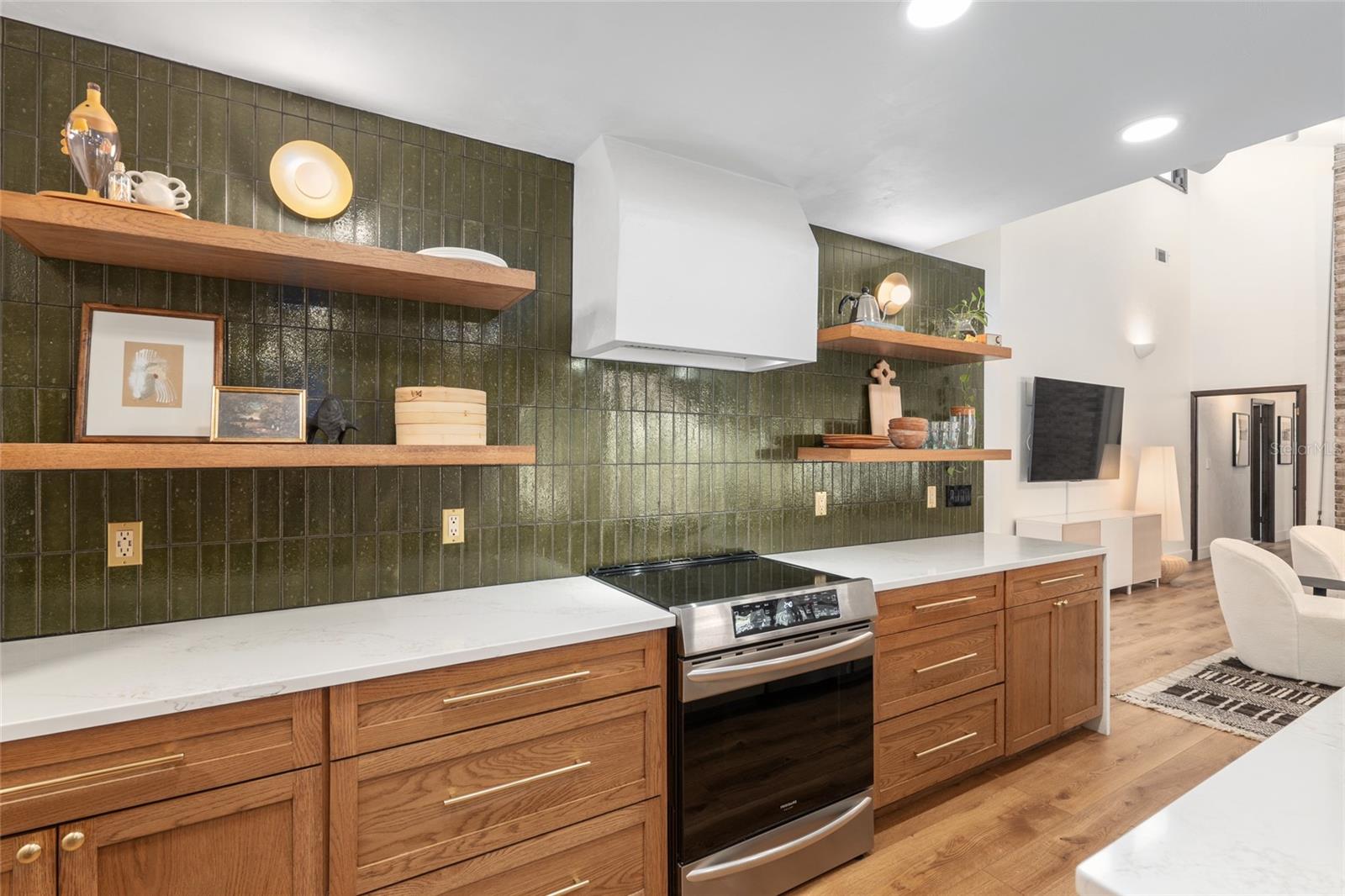 COUNTRY CLUB MANOR - Residential