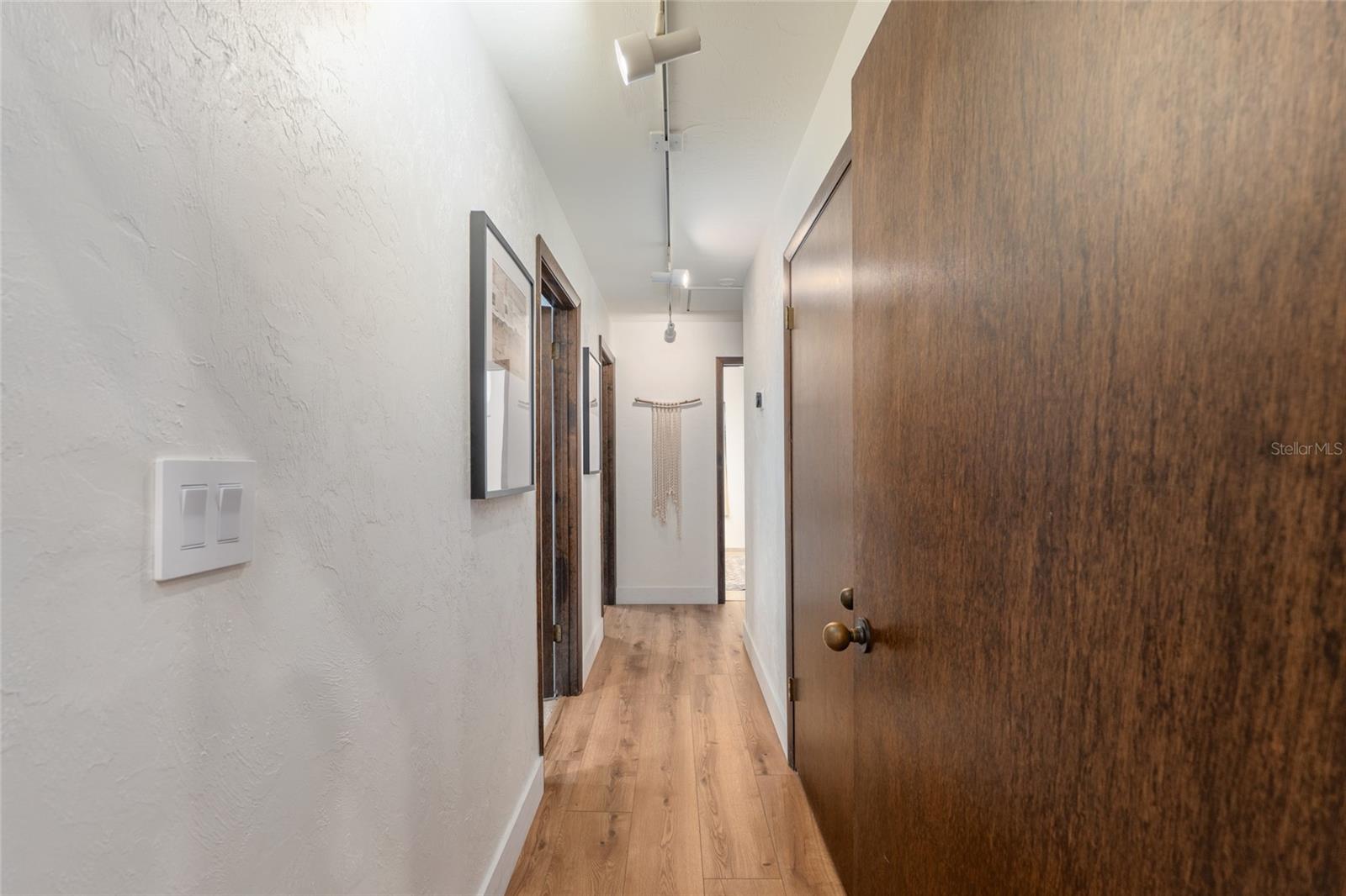 COUNTRY CLUB MANOR - Residential