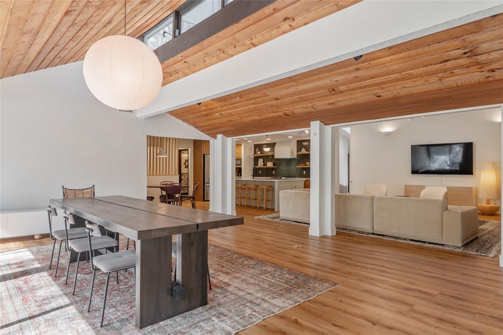 COUNTRY CLUB MANOR - Residential