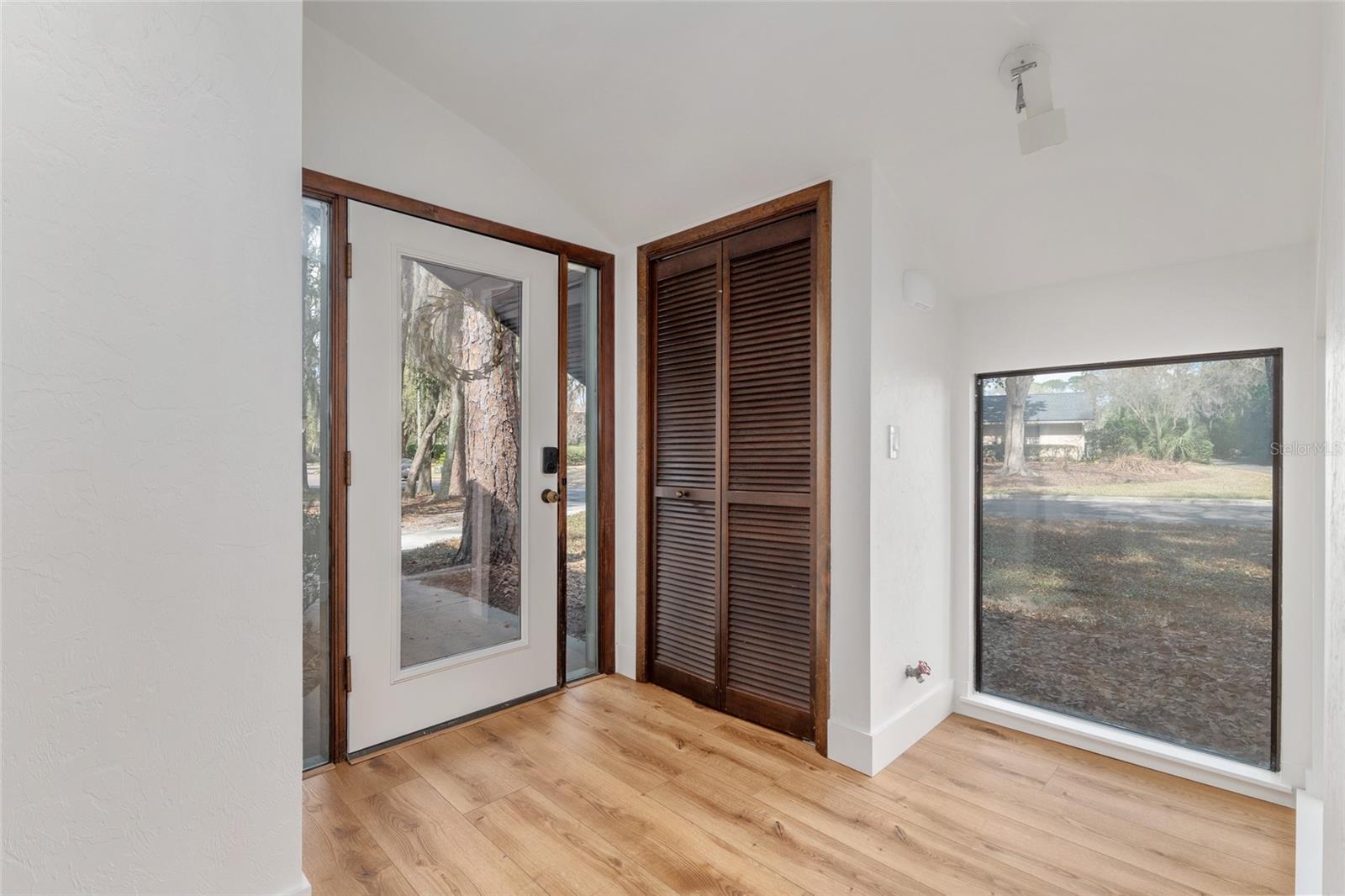 COUNTRY CLUB MANOR - Residential