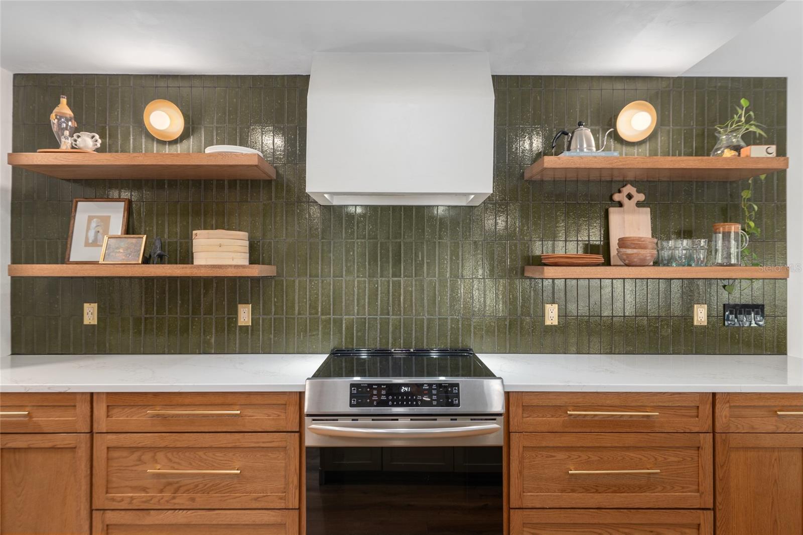 COUNTRY CLUB MANOR - Residential