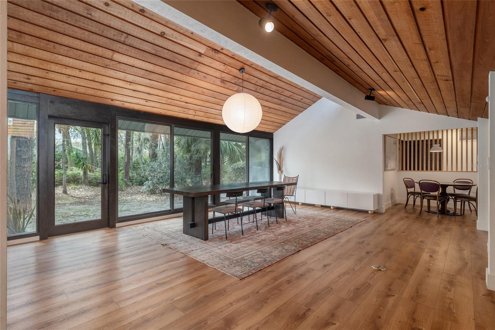 COUNTRY CLUB MANOR - Residential