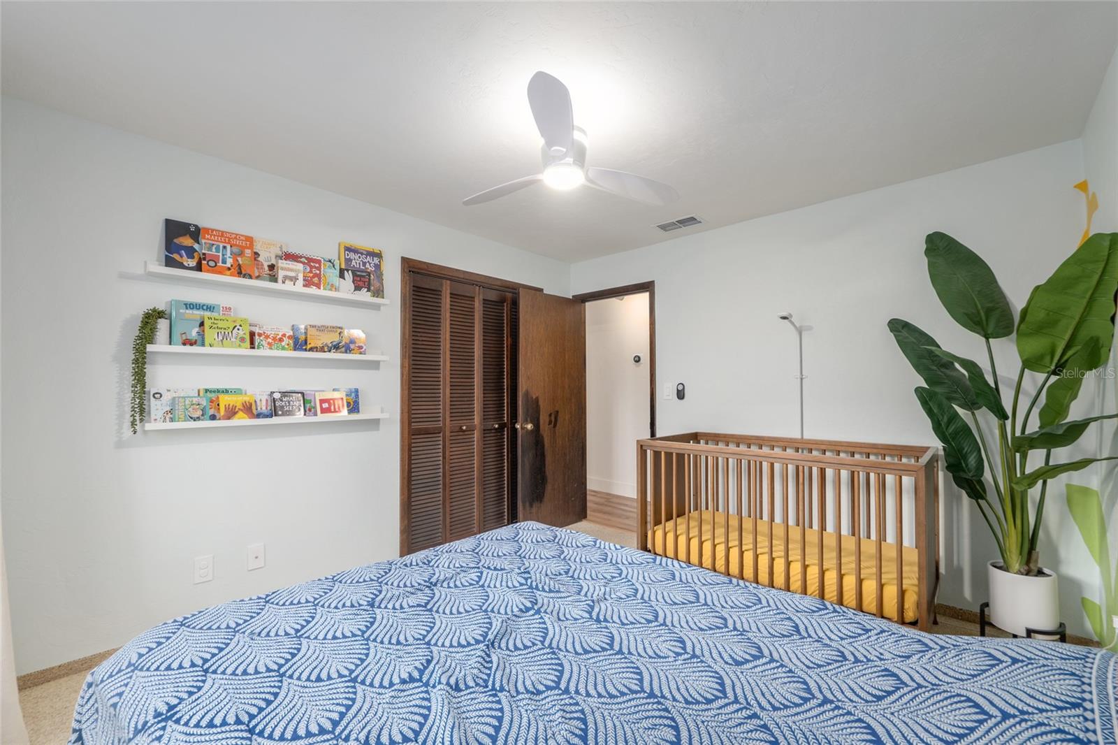 COUNTRY CLUB MANOR - Residential