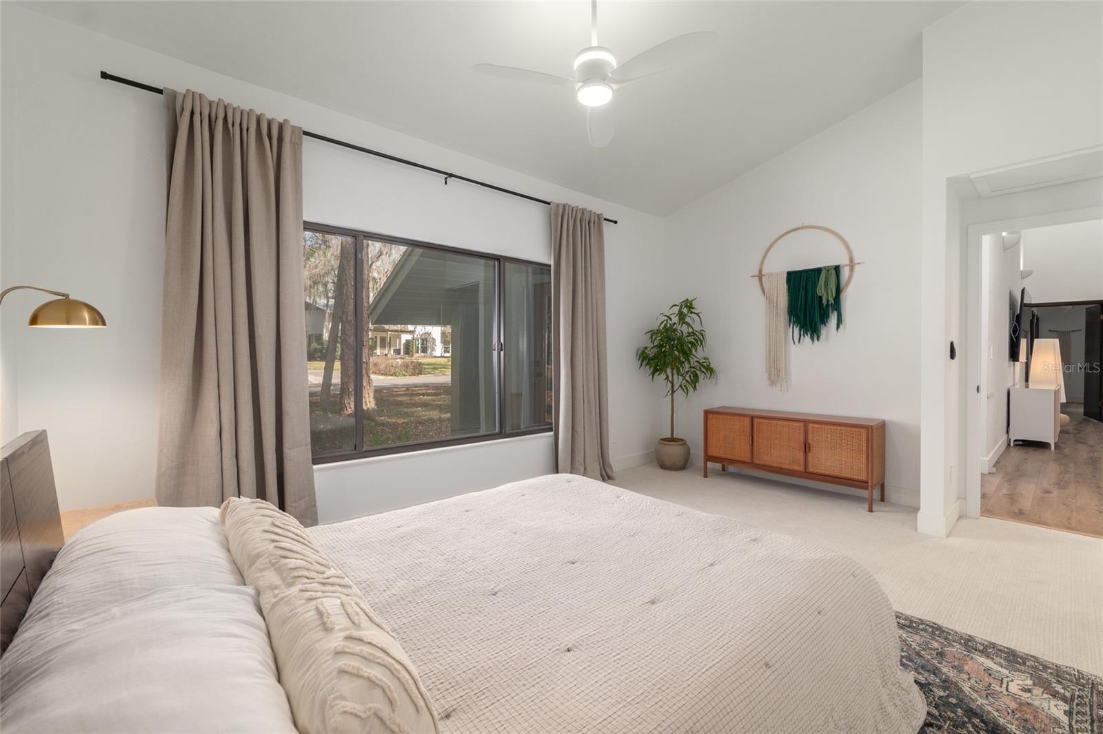 COUNTRY CLUB MANOR - Residential