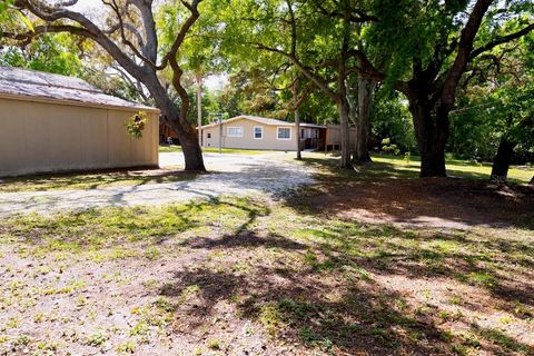 Photo of 544 Farnum Drive, Tarpon Springs, FL 34689 (MLS # O6372895)