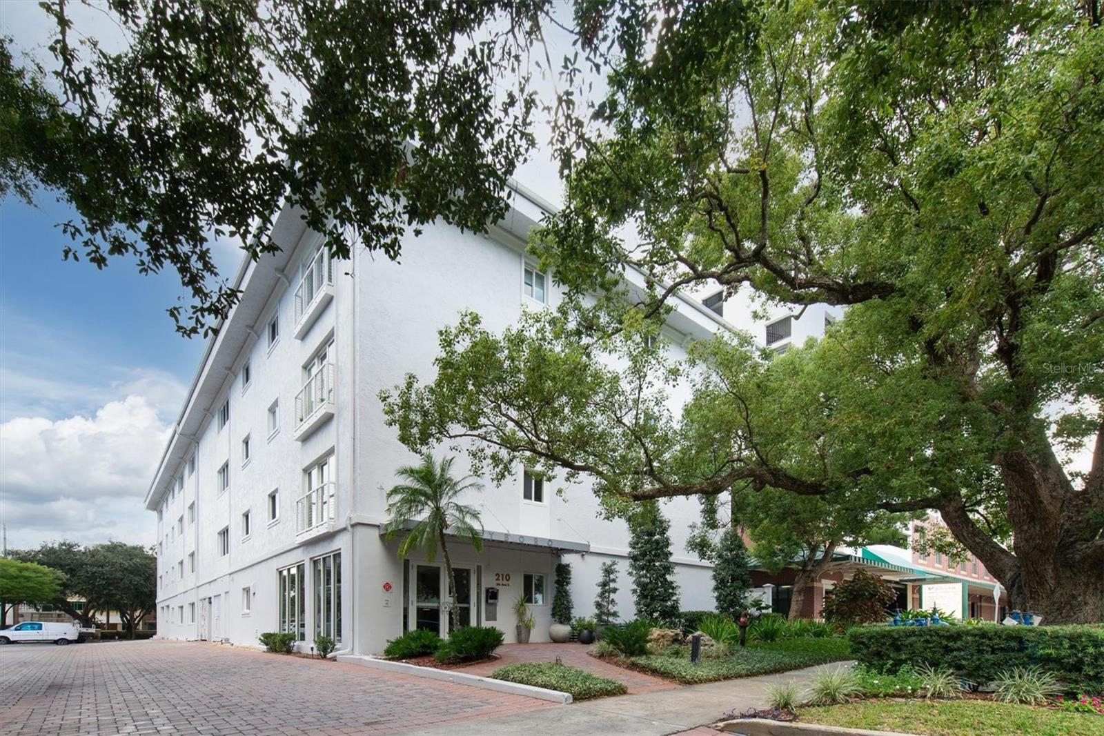 210 5TH AVENUE S 402