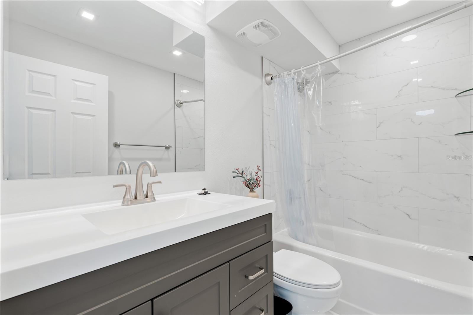 51 ISLAND WAY CONDO - Residential