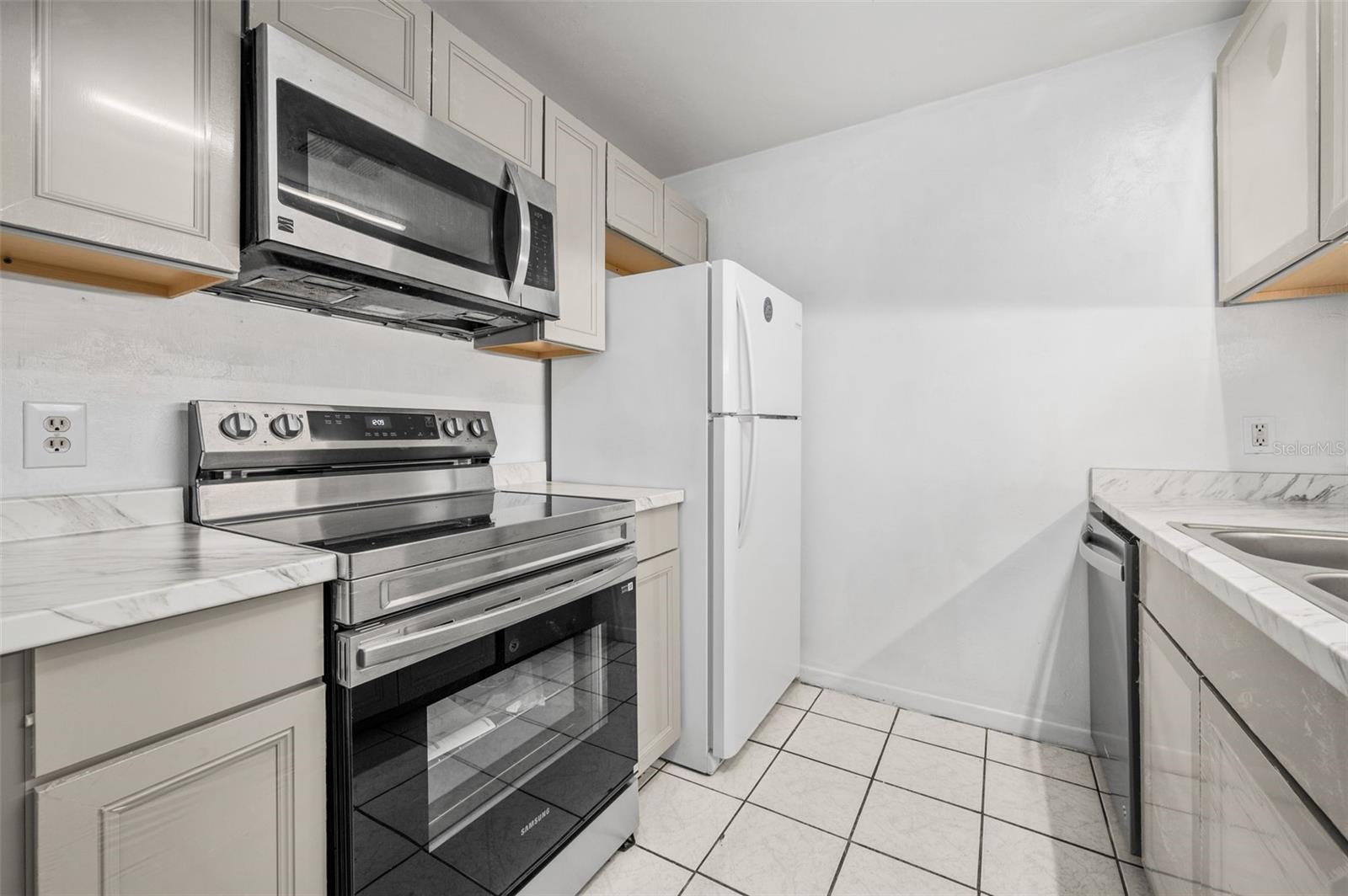 3800 SW 20TH AVENUE 611