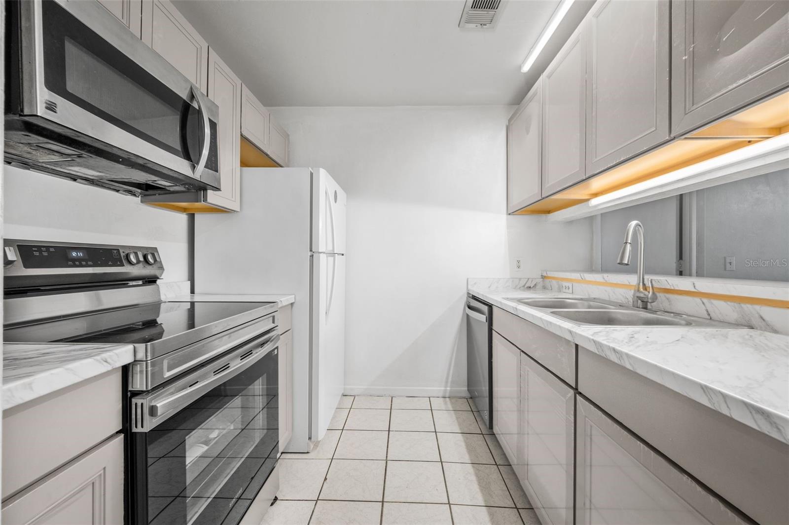 3800 SW 20TH AVENUE 611