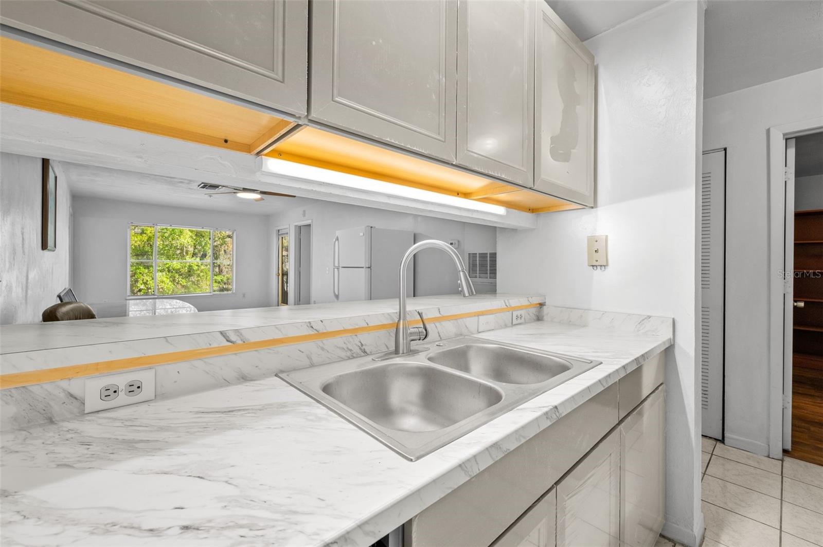 UNIV TERRACE W - Residential