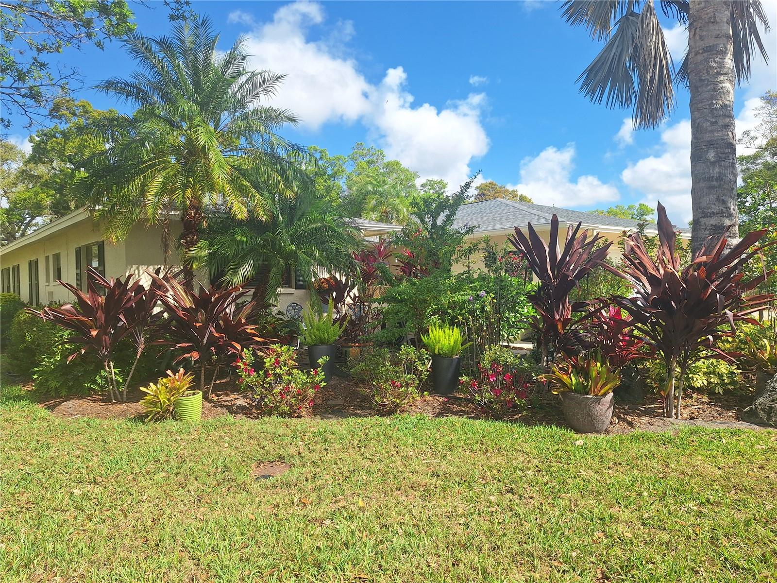 6912 W COUNTRY CLUB DRIVE N