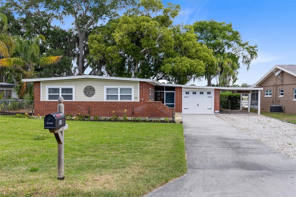 Photo of 620 Lake Drive, Oviedo, FL 32766 (MLS # O6401724)