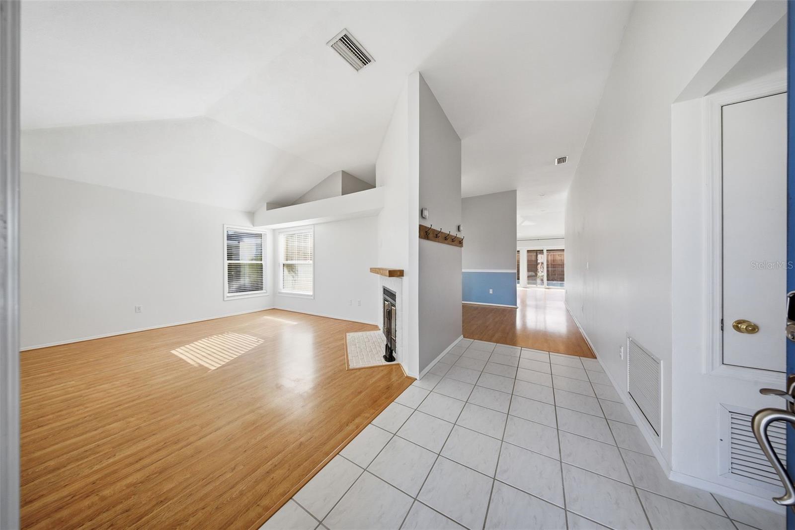 563 W SPRINGTREE WAY