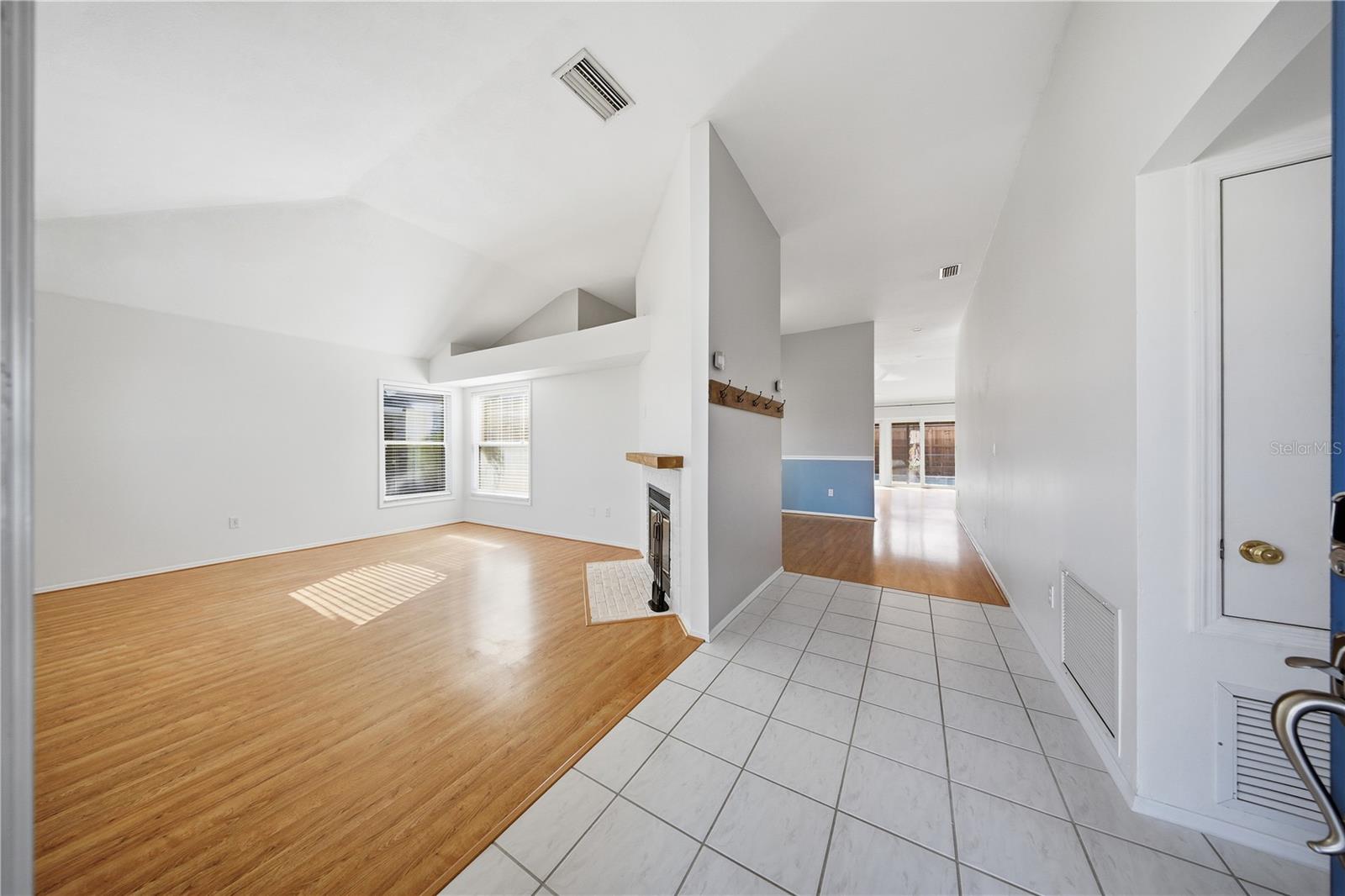 563 W SPRINGTREE WAY