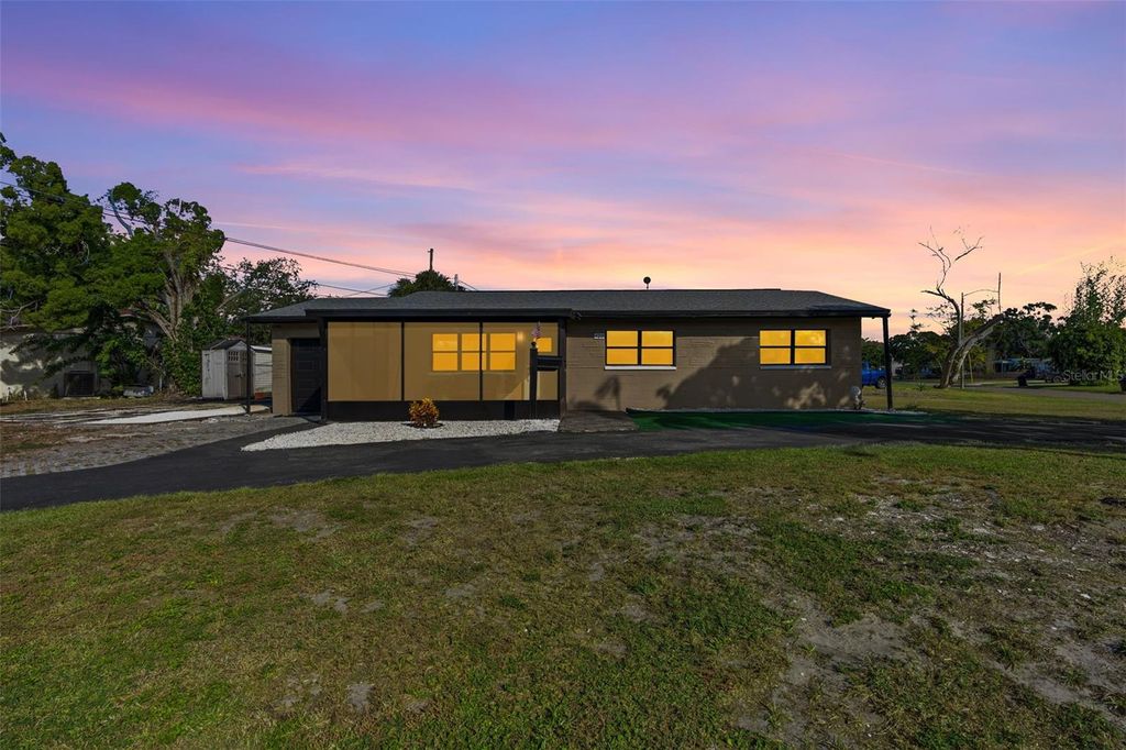 Photo of 429 55th Avenue NE, St Petersburg, FL 33703 (MLS # TB8443587)