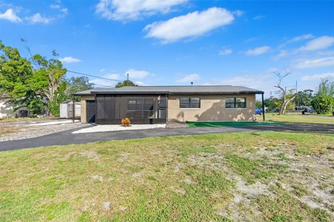 Photo of 429 55th Avenue NE, St Petersburg, FL 33703 (MLS # TB8443587) Photo of 429 55th Avenue NE, St Petersburg, FL 33703 (MLS # TB8443587)