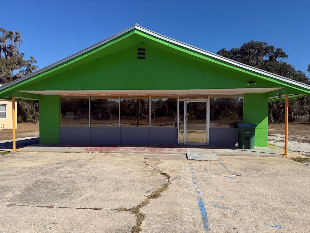 Photo of 515 S Main Street, Chiefland, FL 32626 (MLS # GC537139)