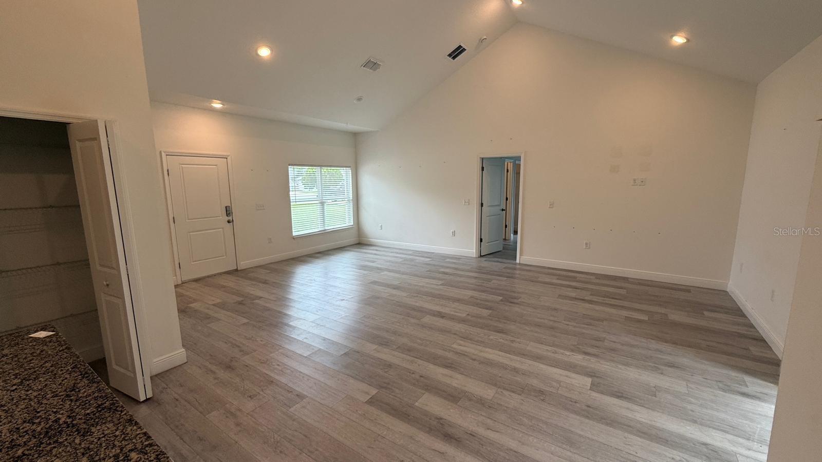 MARION OAKS UN 01 - Residential Lease