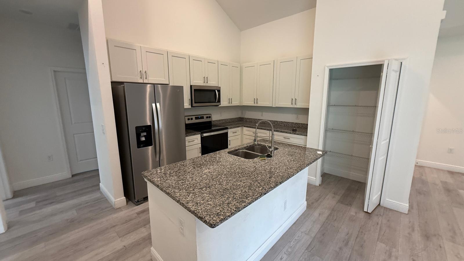 MARION OAKS UN 01 - Residential Lease