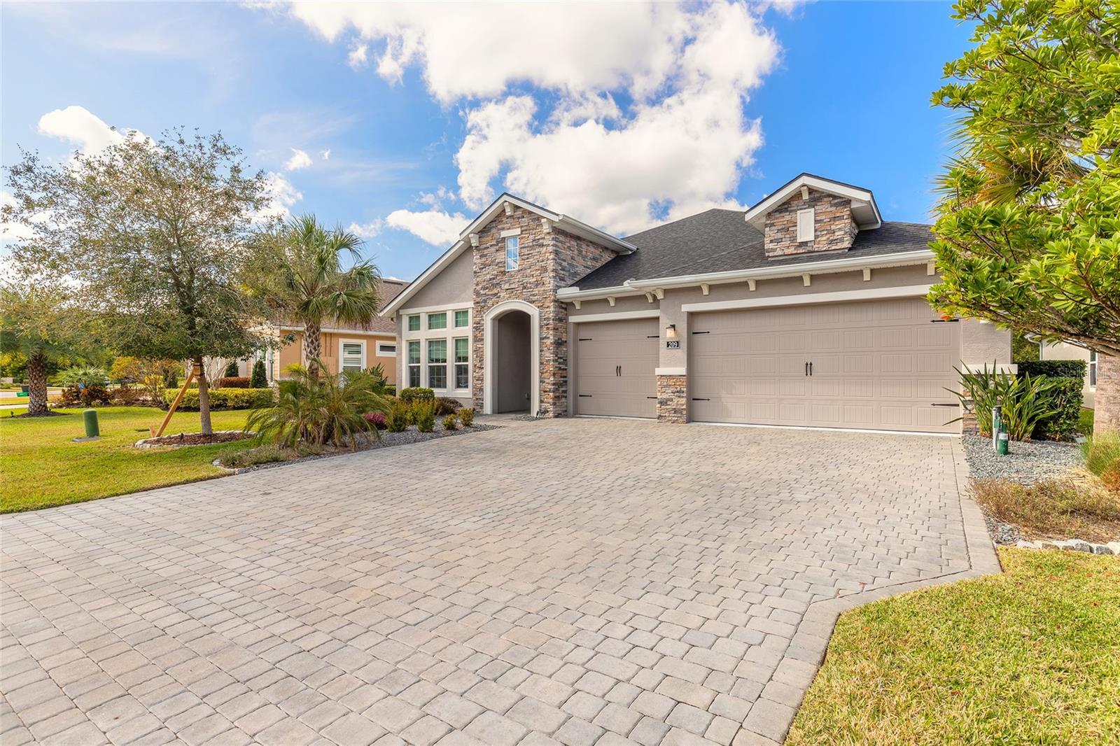 209 HEATHERWOOD COURT