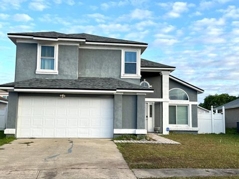 Photo of 104 Green Cove Court, Kissimmee, FL 34743 (MLS # S5140308)