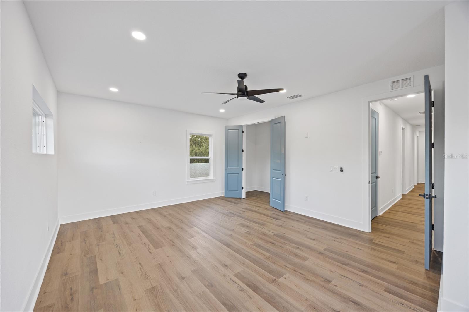 CRESCENT PARK - Residential