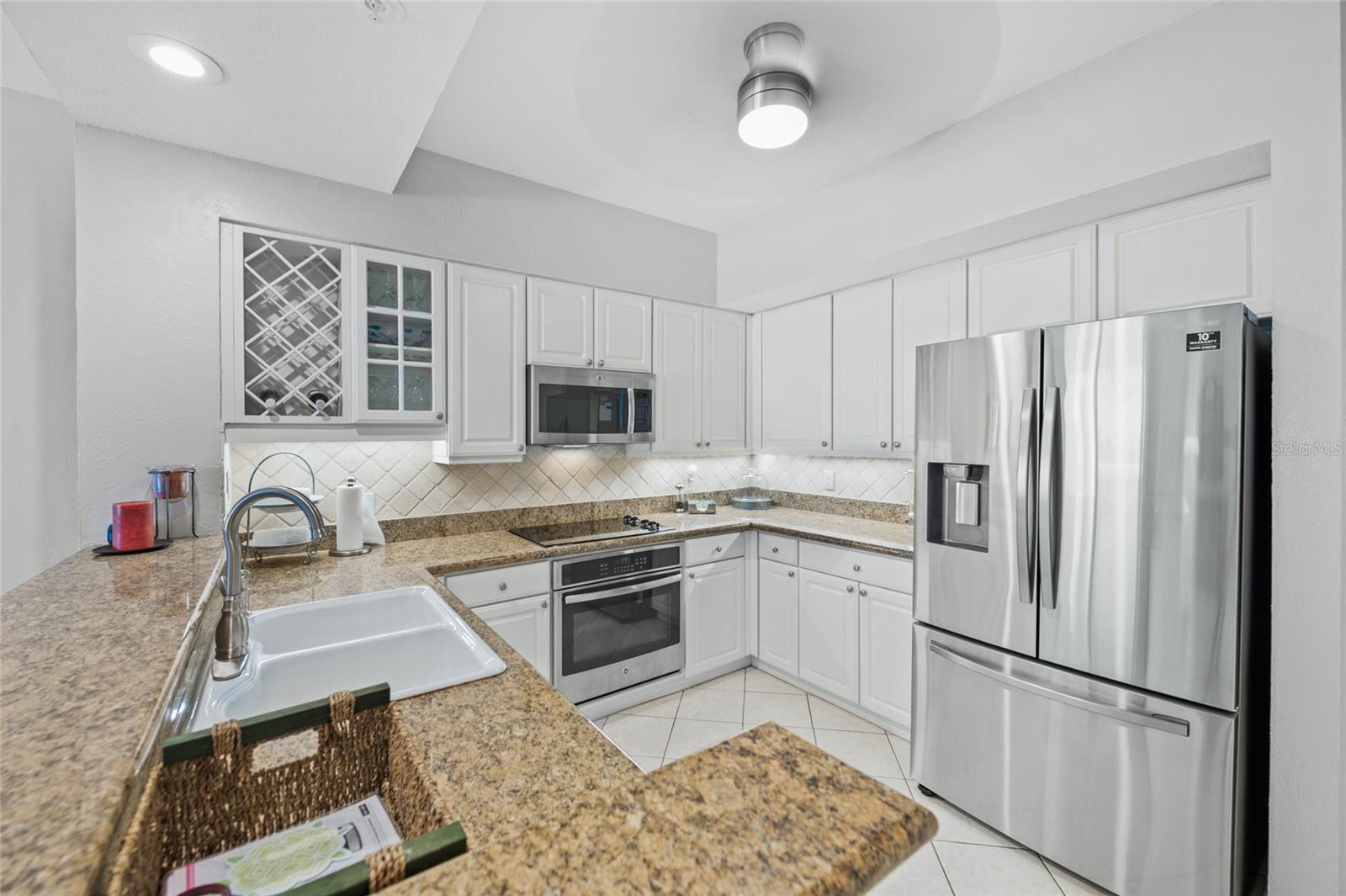 DOLPHIN BAY-SIESTA KEY SEC A - Residential Lease