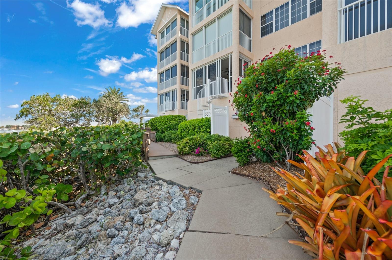 DOLPHIN BAY-SIESTA KEY SEC A - Residential Lease