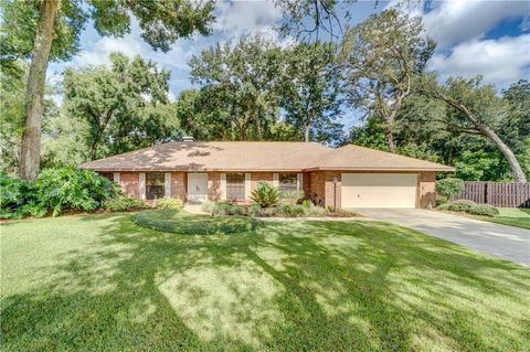 A home in VALRICO