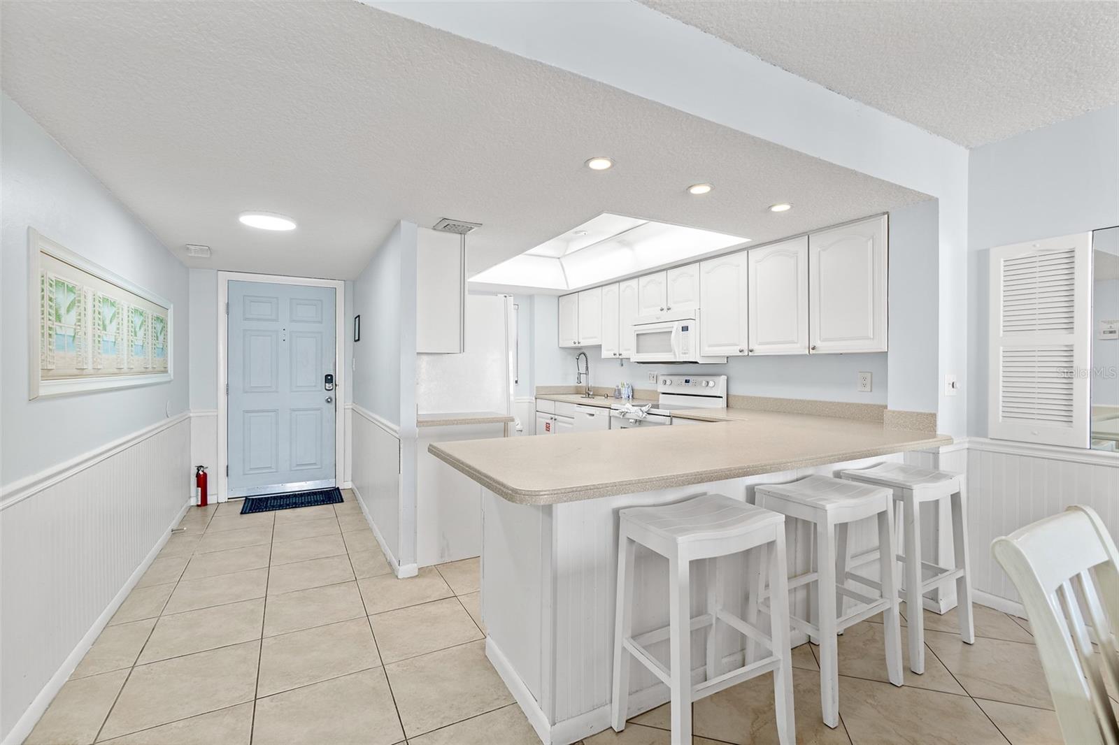 7520 RIDGEWOOD AVENUE 809