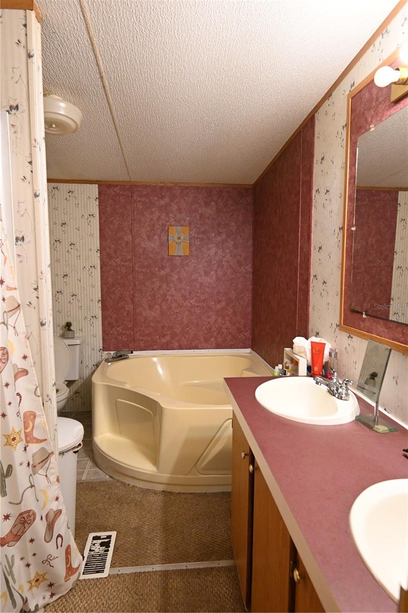 LAKE TROPICANA RANCHETTE UN 04 - Residential