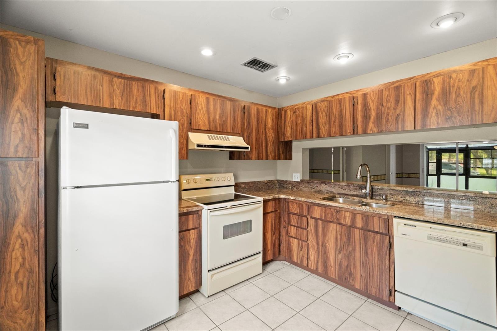 BAY OAKS CONDO - Residential