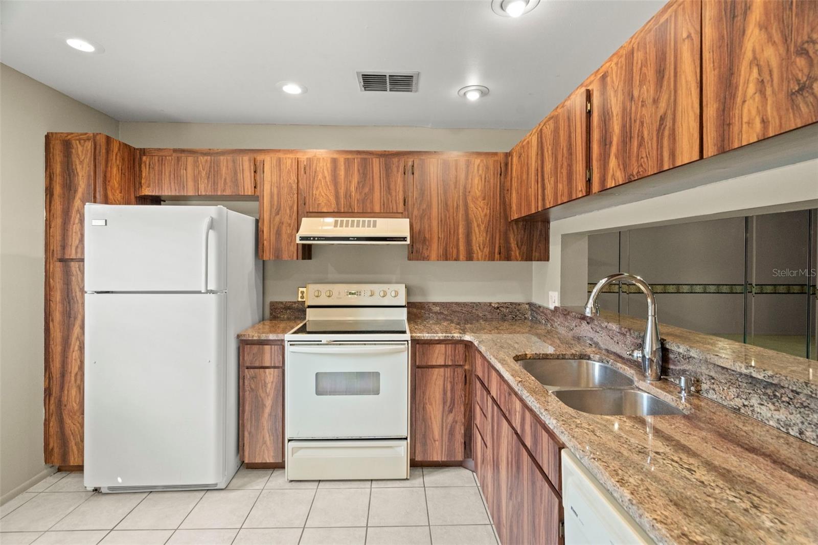 BAY OAKS CONDO - Residential