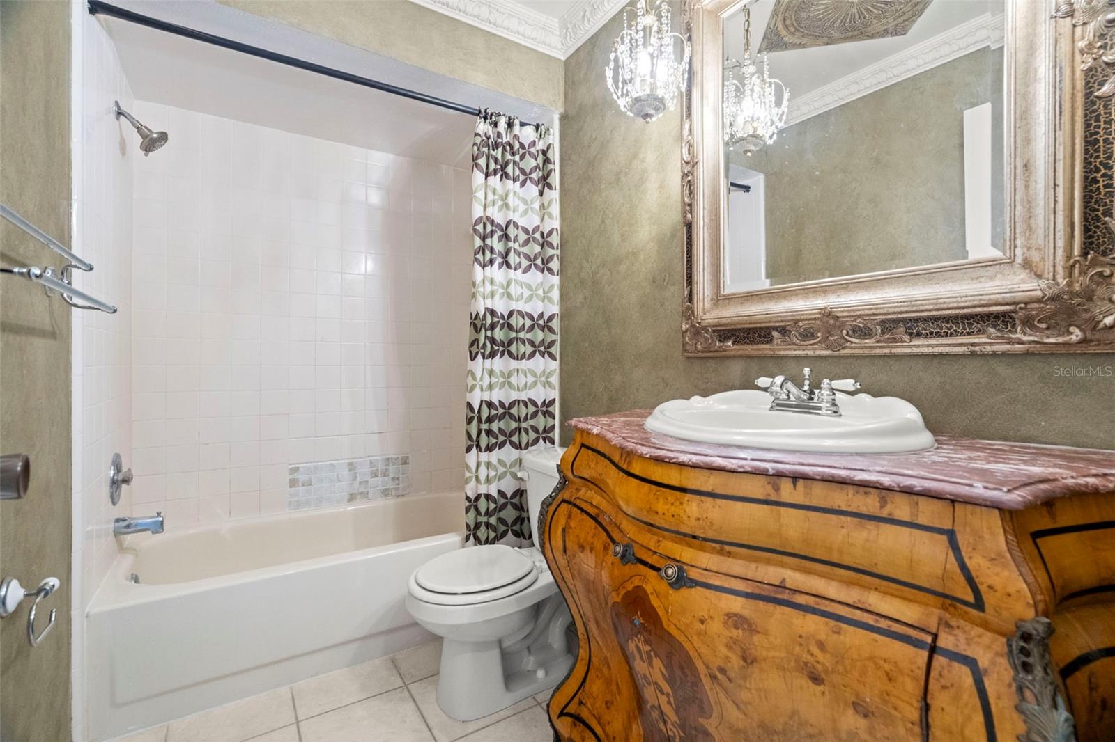 BAY OAKS CONDO - Residential