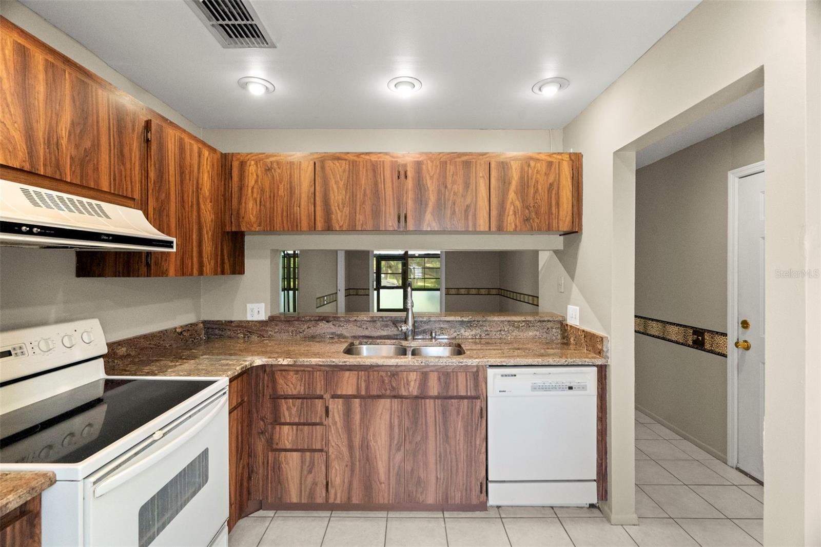 BAY OAKS CONDO - Residential